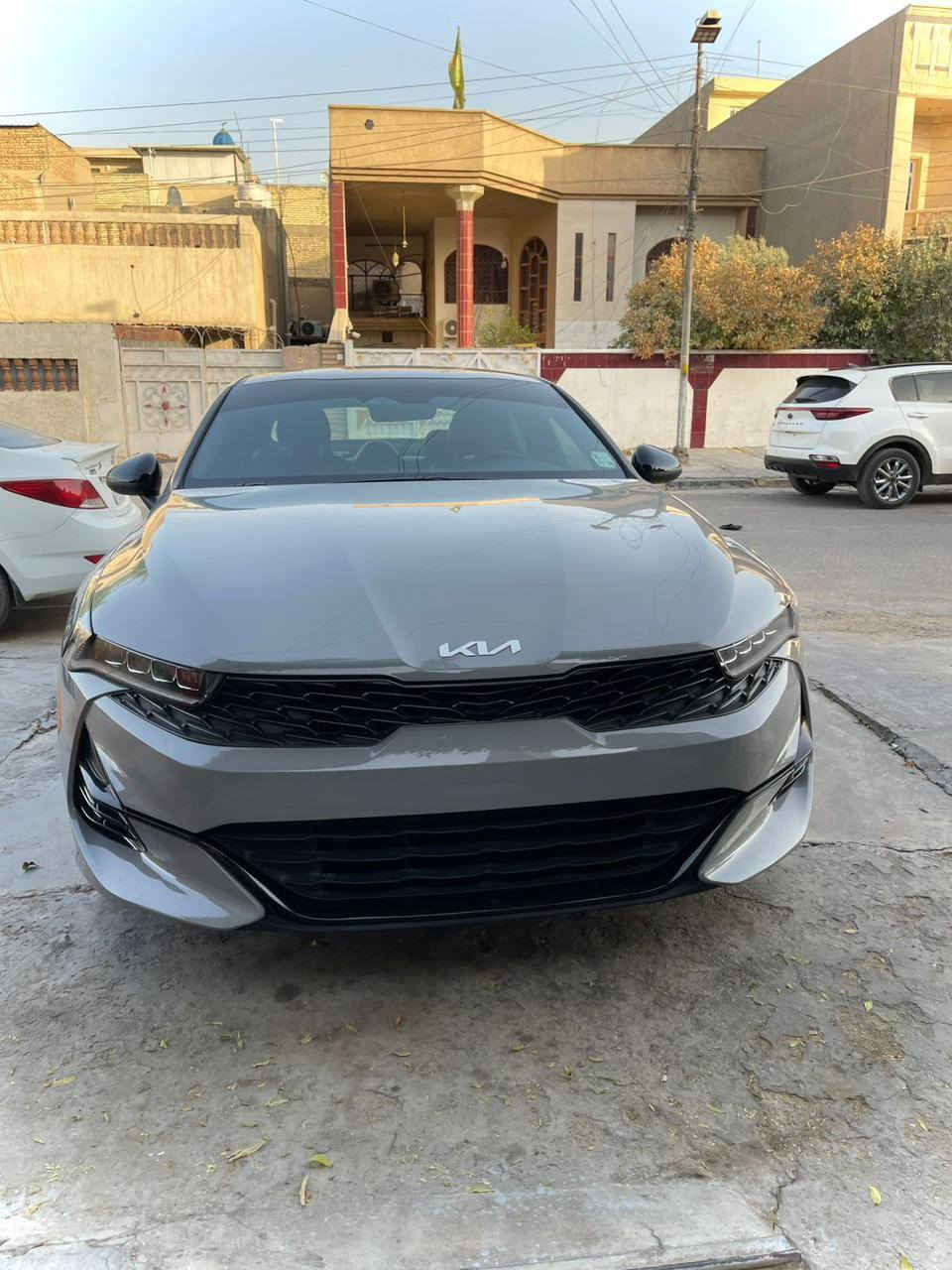 السلام عليكم كي فايف 2022 فول موصفات عدا الفتحه 
تحكم ستيرن 
شاشه تدعم كار بلي 
حساسات 
لون اسمنتي 
كشنات جلد 
وارد امريكي حادثها ربع جنطه 
دخول ذكي للبيبان 
محرك 1600 تيربو 
تخم تاير جديد
كهربائيات كلها شغاله كل نقص مابيها سياره خير من الله 
السعر 185 وبي مجال 
*********** بي واتساب واتصال بغداد, العراق
