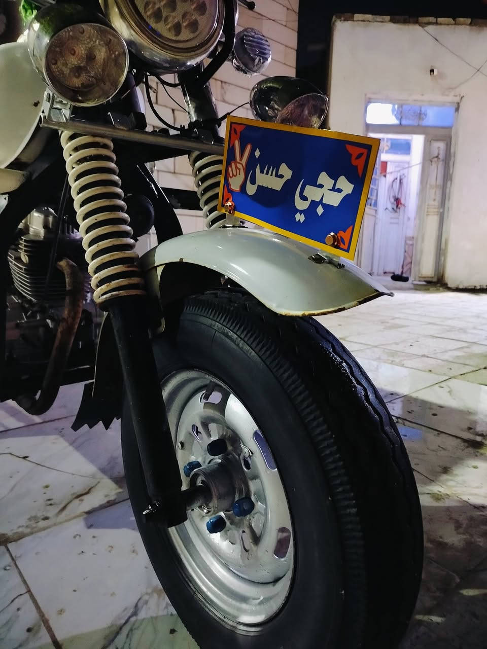 السلام عليكم ستوته للبيع مديل 17 اوراق اصولي محرك 24 مفتوح بستم كهربائيات سلف كله  شغاله جاهزه السعر مليون و 400 وبيه مجال للشراي مكاني شطره وهذه رقمي ***********
