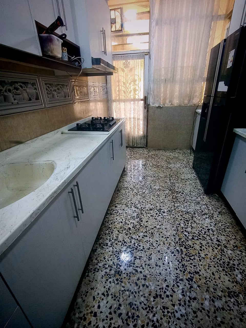 بيت..للبيع .... طابقين.. ((المساحة ١٧٠ م ...))طويريج الجمعيه على شارع مع منظومة كاميرات..طابق اول غرفه  استقبال  أرضي مع صحيات  والطابق الثاني غرفتين أحد الغرف نظام سويت المجمع ٣. غرف طابو سند 25
بيت جديد 
((سعر 90ملبون ))مع المجال
مندوبه ضحى احمد للعقار 
تواصل واتساب 
‏‪***********‬‏
