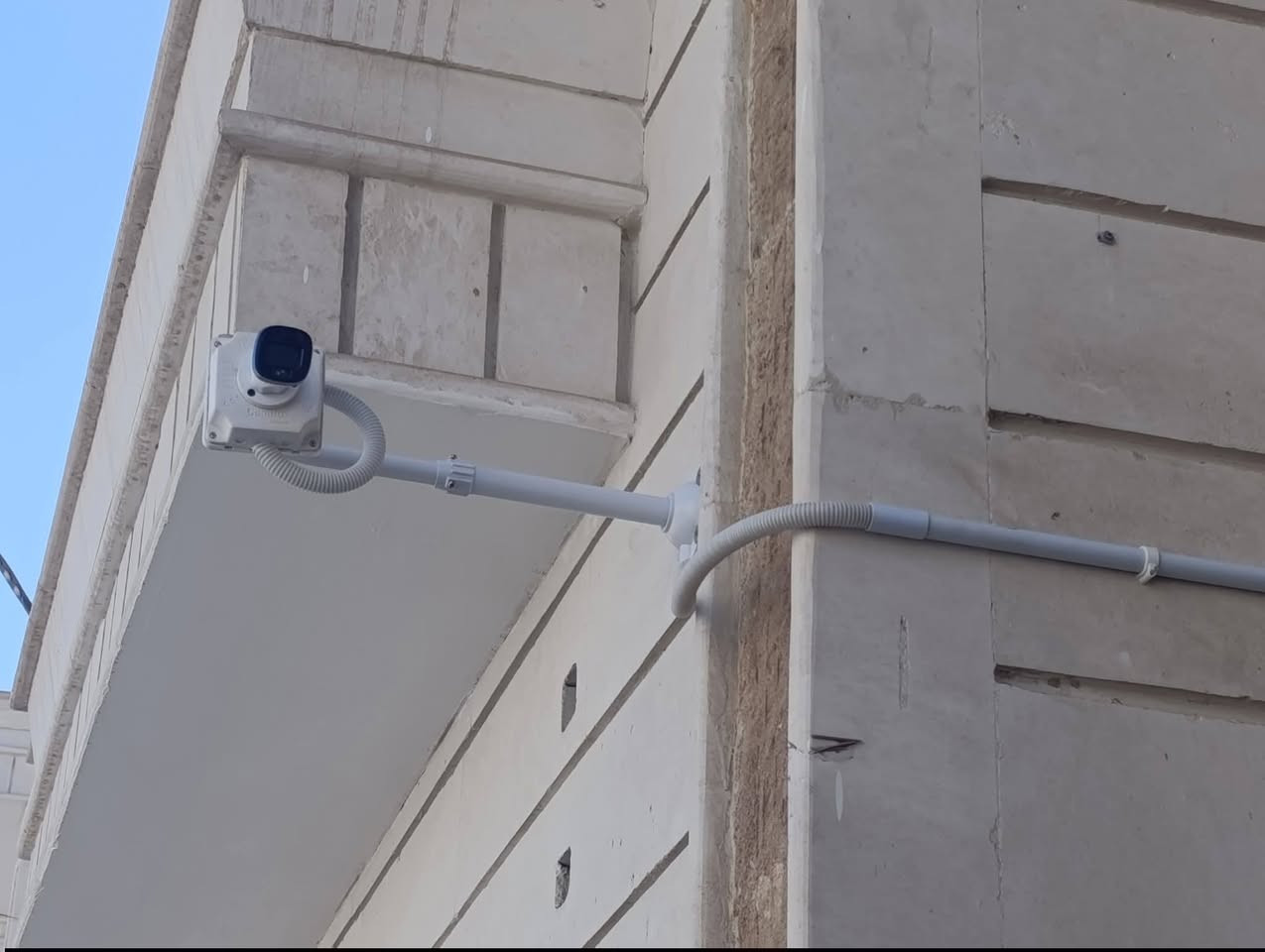 مكتب السيد لكاميرات المراقبة في ذي قار 
يقدم لكم الحلول التقنية والاستشارات الهندسية في عالم الاتصالات وتكنلوجيا المعلومات 
اعمالنا 
1- ربط لنكات MW المايكرويف ولجميع الاجهزة والماركات .
2- تجهيز وربط كاميرات المراقبة من ماركات عالمية ( دهوا وهيكفجين )  IP و انلوك .
3- تجهيز و صيانة مستمرة ومعتمدة  للمنظومات الانترنت والكاميرات للوكالات والمطاعم والشركات .
4- تجهيز وربط نظام صوتي متكامل لجميع الاماكن .
5- لحام الكيبل الضوئي .
6- بدالات اتصال داخلي .

شعارنا المصداقية و الدقة في العمل بأقل التكاليف 

بأدارة مجتبى
***********
