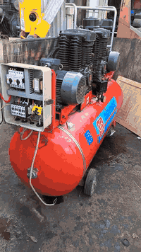 كمبريسر هواء إيطالي ٥٠٠ للاتصال ٠٧٧١٨١٧١٩٥٥ العنوان بغداد باب الشيخ كر...