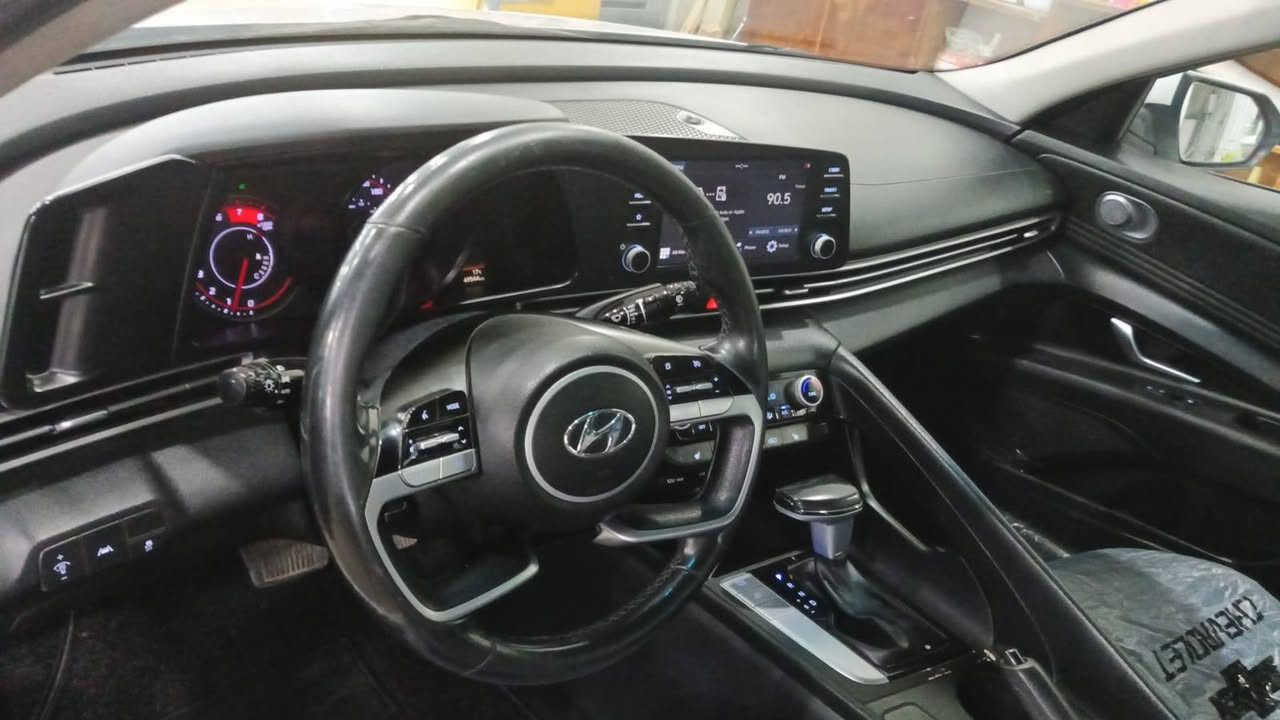 السلام عليكم 
هوانداي النترا موديل 2021 وارد امريكي حادثها موضح في الصور وبها مكانين بارد السياره مكفوله من التبديل والصبغ بدون دواخل بدون ايرباك المواصفات محرك 2000 دوش بصمه فتحه رادار امامي وجوانب ويل كب لد امامي خلفي كامره وشاشه وحساس كير محرك تبريد مكفول من الفتح ماشيه 49 كيلو هزه وسنويه ورقم جديد بغداد بأسمي السعر 148 وبها مجال بسيط العنوان بغداد الاعظميه قرب ساحة عنتر 
موبايل *********** بغداد, العراق
