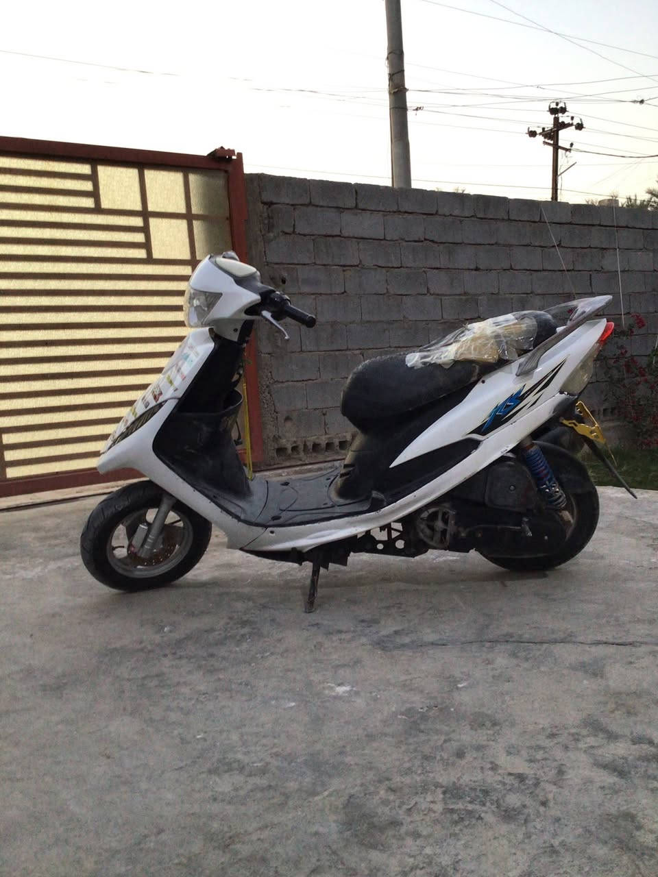 السلام عليكم 
ماكس عدله للبيع بوشه بلاد 49 ما مفتوحه
بيه دشبول رياضي و صدر امامي رياضي ودبل خلفي 
وياضي وصالنصه Fm هندر واحد باي وقت سلف شغال بس نقصه باتري شلعه ومعدل تخبل 
🛑مكاني بابل المسيب طريق الحاميه
🛑السعر 530 وبيه مجال
للاستفسار ***********
