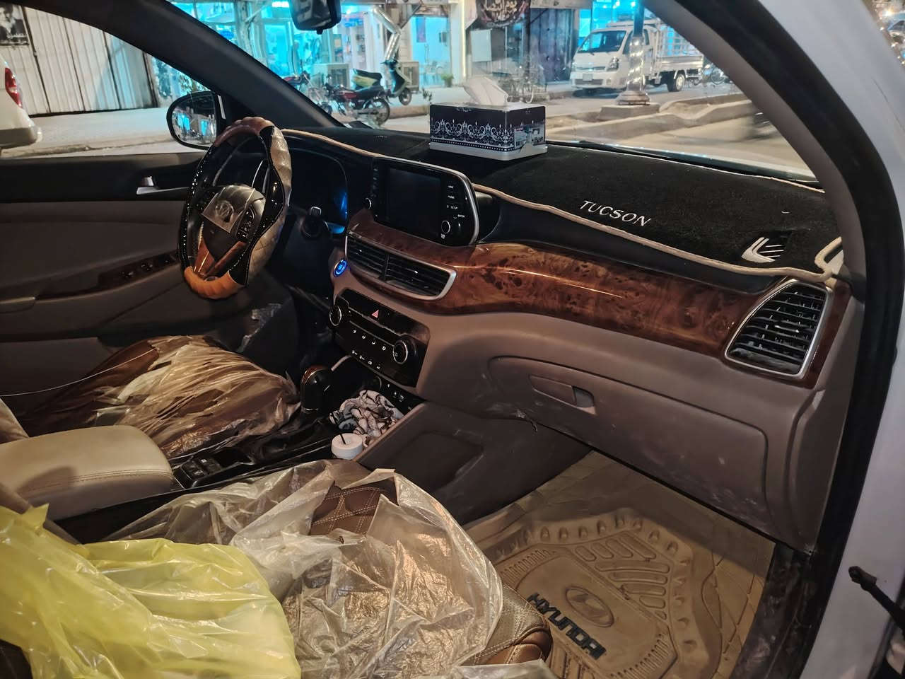 للبيع توسان ٢٠٢٠ خليجي مكفولة كفاله عامه  فول بصمه ٥ عدسات جلد كشن  كهرباء ماشية ٥٠ حقيقي تخم تاير باسمي تحويل مباشر السيارة جديدة كلش 
السعر ٢٢٥ وبيه مجال قليل
*********** مكاني بابل

