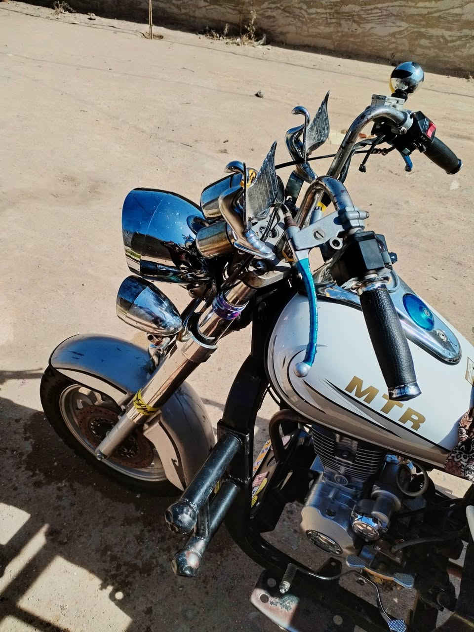 سلام عليكم ستوته لبيع رقم سود لفين 2007سعر 1600مكاني مطار ***********
