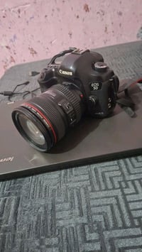 كانون 5d mark 3 للبيع  السعر ٩٠٠ رقمي واتساب  07843086141