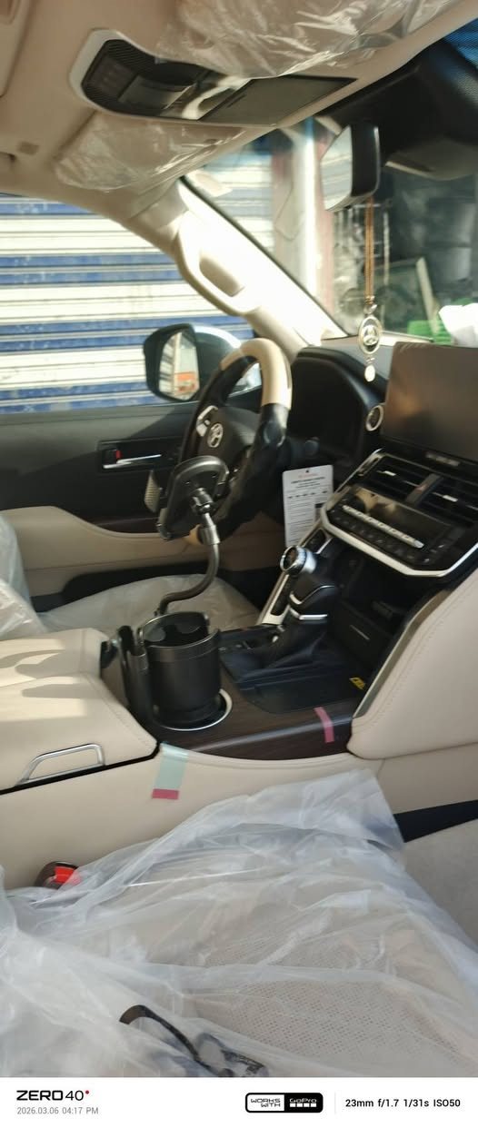 السلام عليكم لاندكروز للبيع موديل 25 سياره فول مواصفات رادار تحديد مسار كاميراتهرادار محيطي للشاشات ثلاثه سياره مقفوله كفاله عامه السياره مغلفه كاملا وضمان بالتغليف عشر سنوات سياره زيرو سياره معروضه بتسع شدات و30 ورقه فئه السياره vx $930 ***********
