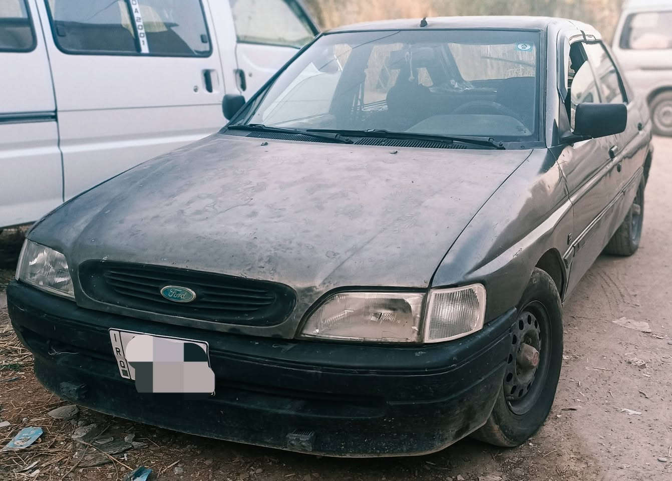 فورد ايسكورت موديل 93 كير ومحرك خير من الله صاحبه موجود شرط التحويل سنوية إلى 2028 سعرها 17 وبيها مجال ترهم اقساط تواصل رقم 
***********
*********** واتس
