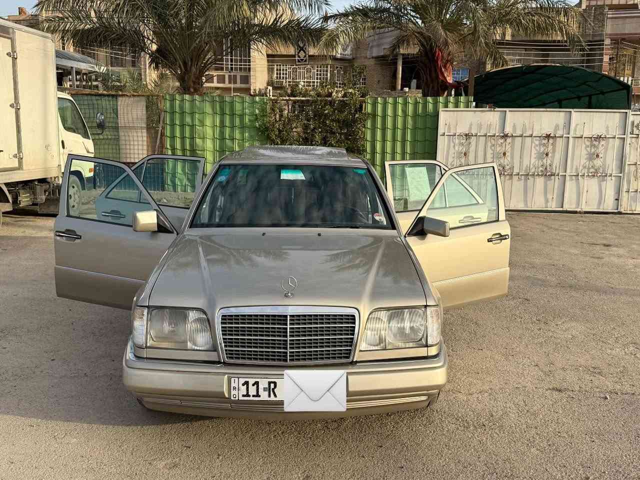 سلام عليكم مارسيدس دب موديل 1987 محدث 1993 سياره كير ومحرك بطه مكفولات تدفئه تبريد مكفول سياره خير من الله رقم بغداد باسمي تحويل ثاني يوم مكانها بغداد سعرها 78 وبيها مجال ***********
