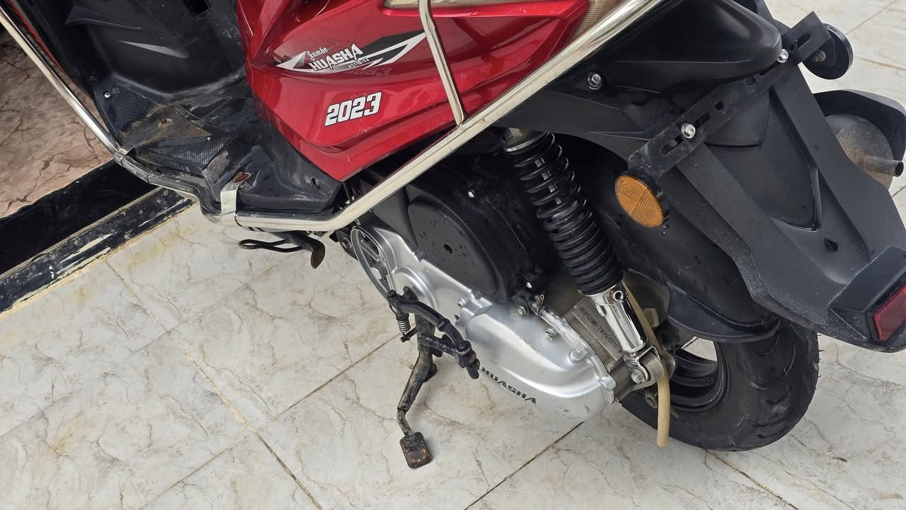 سلام عليكم دراجة جامبو للبيع موديل 2023 دراجه نضيفه مثل ماشوف ممافتوحه نكره سلف سعرها مليون وبيها مجال ***********
