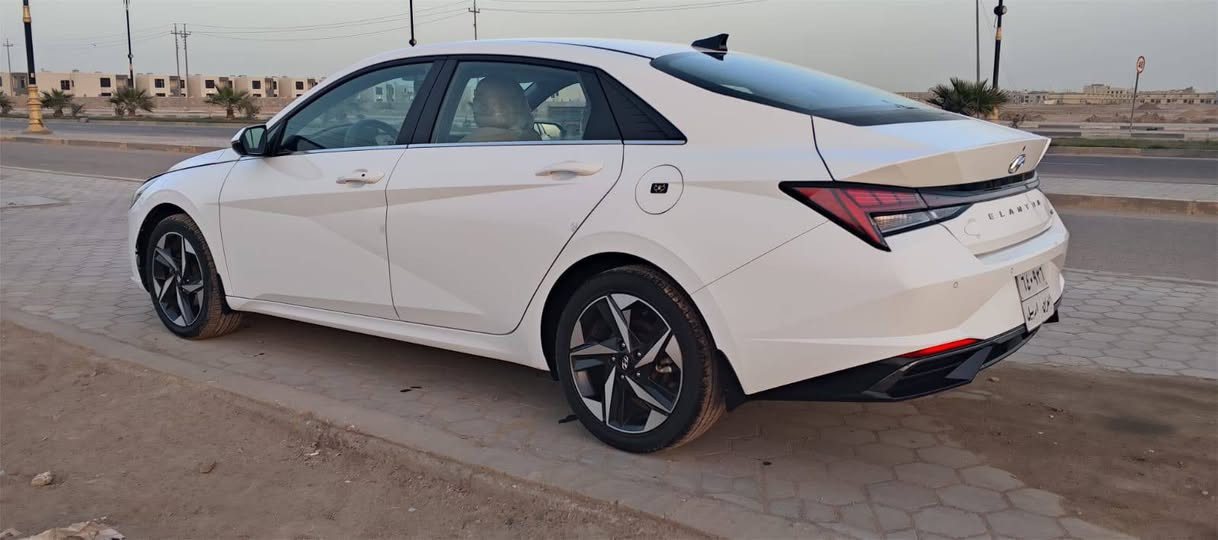 سلام عليكم سياره الانتره خليجي موديل 2021 فول مواصفات سياره ماشيهه 77 الف سياره جديده  محرك الفين دوش 
رقم ربيل مكان سياره البصره الكزيزه 
السعر 165 وبيه مجال قليل 
اتصال ***********
***********
