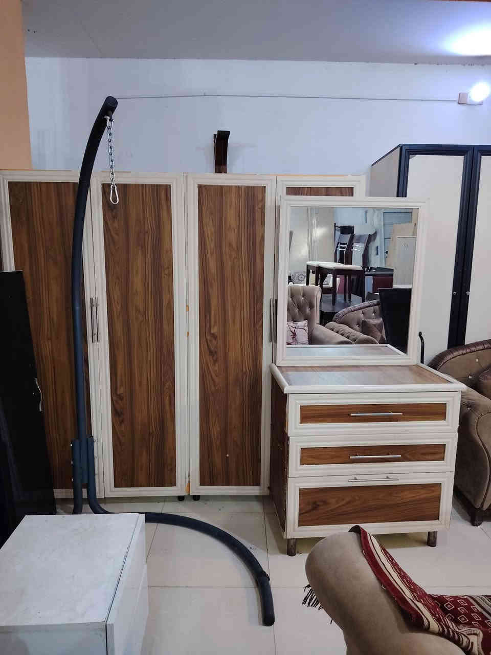 غراض لبيع العنوان سرجنار شارع ابو سناء مجاور فندق برج الحياة رقم موبايل *********** وتساب
