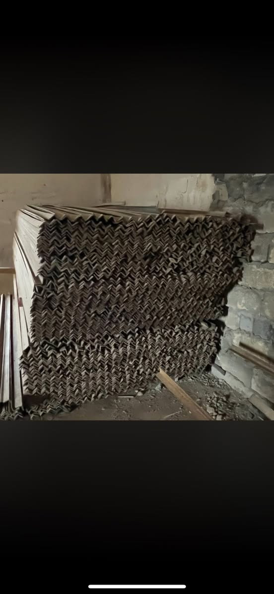 سلام عليكم يوجد حديد زاويه  اوكراني الصنع للبيع  كميه جيدة ،الطول يوجد ٣ و ٦ و ٩ متر   قياس ١.٧٥  و ٢ انج سمك ٤ ملم   مكان بغداد 
 لمزيد من المعلومات الاتصال 

***********
