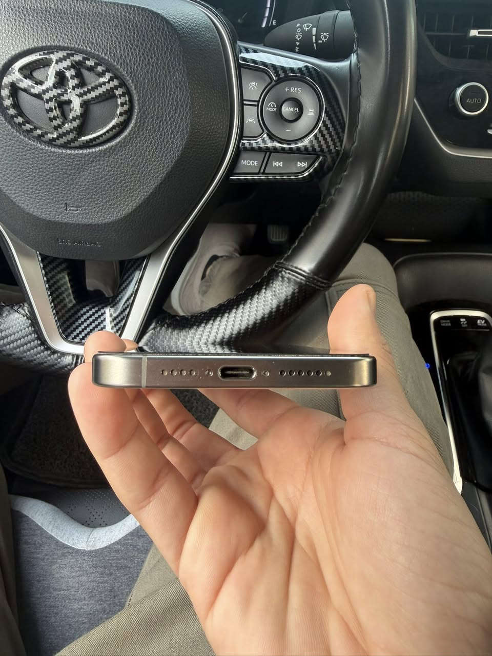 السلام عليكم 
ايفون 15 برو ماكس 256 عربي شرق اوسط ماستر 
(التلفون شرق اوسط مو من ذني الياباني و الامريكي)
البطارية 84 
وياه باكيته الاصلي
الجهاز نظيف كلش ما بي اي شي
 ما مفتوح ولا برغي على حالة الوكالة 
مكاني بغداد المنصور ما متواجد على الفيس واتساب فقط
***********
