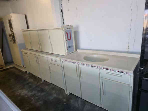 مزاد الهارونية للاثاث الجديد والمستعمل (تبديل الكاونترات)
توفر كاونترات قياس متر ونص و المترين والمترين ونص توفر كناتير غسالات مسواك جديد
***********
