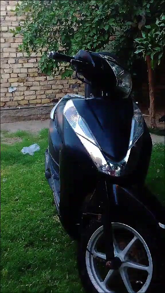 سلام عليكم دراجه اليدي نضيفه حيل كلشي شغال بيه نكره سلف هندر دراجه شلعه ومعدل سعره 300الف وبيه مجال الشراي اتصل على رقم ***********مكاني حله السياحي
