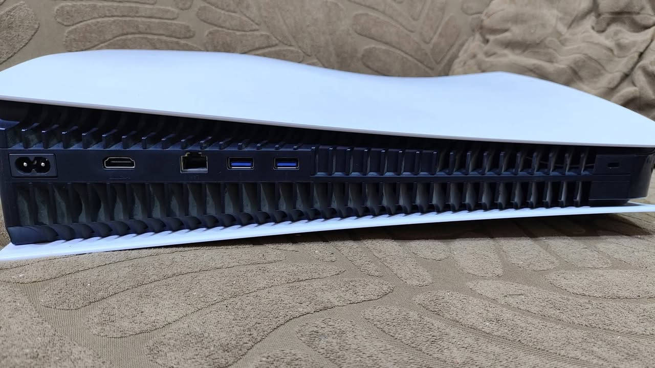 إعادة نشر
Ps5 كامل الملحقات 
من الكيبلات الأصلية و الكارتونة الخاصة بالجهاز 
الجهاز غير مفتوح مع جويستكين اصليات 
مع أقراص كما موضح بالصور 
الجهاز كامل مع قرص uncharted هدية مع جويستكين 
السعر 540 قابل للتفاوض
 الجهاز كامل مع جميع الأقراص مع جويستكين 
مع العلم أحد الجويستكات فيه درفت خفيف ما يأثر 
الموقع:ذي قار-الشطرة
الرقم للتواصل:***********
و متوفر توصيل
