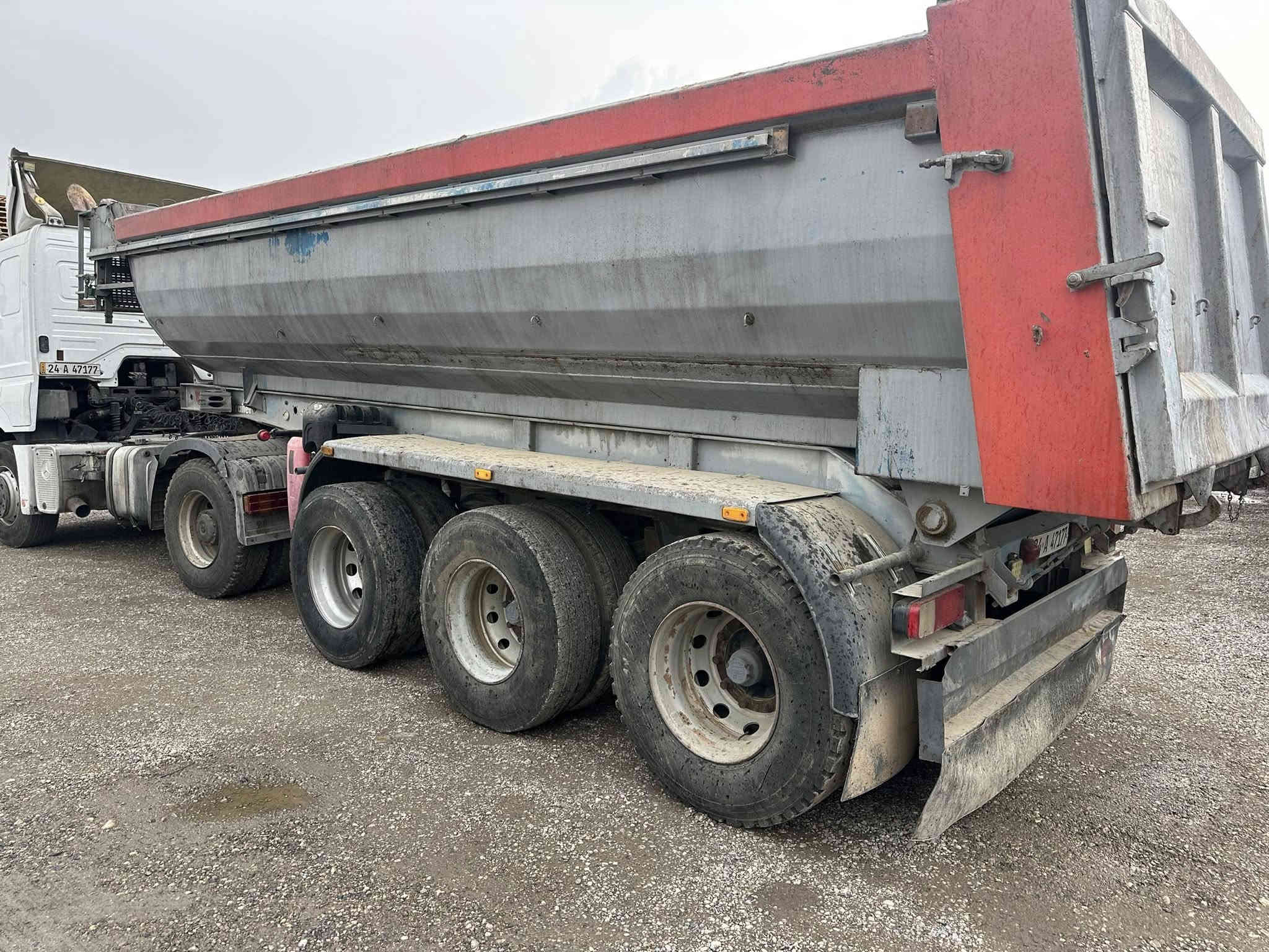 اكسور للبيع 
موديل 2005 
بدون صبغ 
47 طن حمولة 
مكفولة كفالة عامة 
رقم سنوية جديد حصه كاز 
للاستفسار التواصل على الرقم التالي 
***********
***********
العنوان دهوك سميل معرض مايلر
