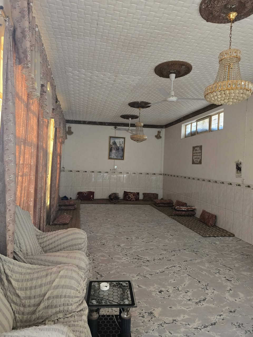 السلام عليكم ورحمة الله متاح دار سكني للبيع المساحه 700 متر بناء طابوك  العنوان حي الأمام قرب صورة الأمام علي بيت مصطفى حافض عبدالقادر للستفسار أكثر اتصل علا الرقم ***********
