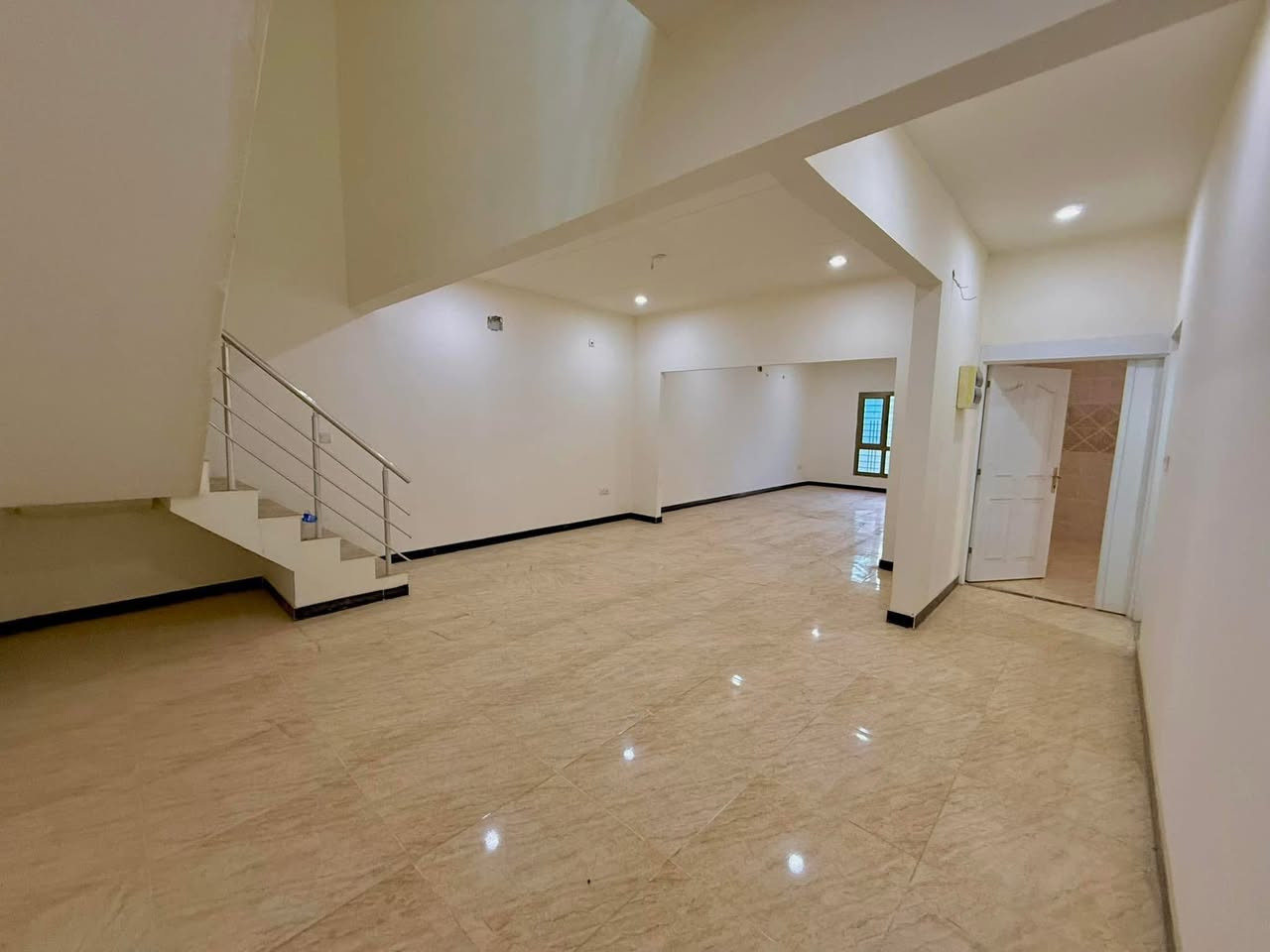 دار للبيع في مجمع قريه الغدير الثانيه مساحة 200متر شارع السنتر مع اضافات كتائب جاهز للسكن الاستلام بنفس اليوم 
للاسفتسار
***********
***********
