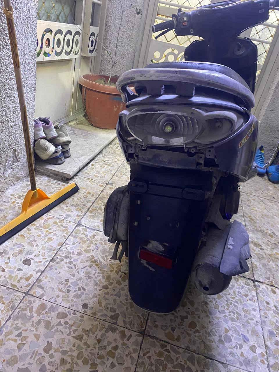 دراجه بريز دراجة متروكة عوزها تعمير بسيط مكينه ناعمه و ممفتوحه ولا مجفتة مكاني حرية رايدها ب275 وبيها مجال رقمي ***********
