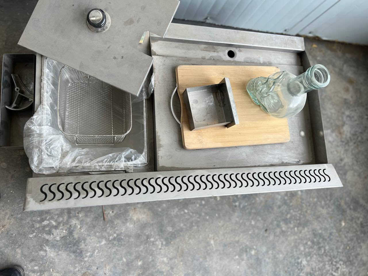 ٢٠نركيله 
شوايه همبركر
ميز خشب ٣متر بلوك اسود الثخين 
مطفايات جكاير وحريق 
منضده بلباكيت ما ملعوب بيه 
هذا رقمي كلشي بسعره واليريد يخابر ويدلل بسعر ***********
