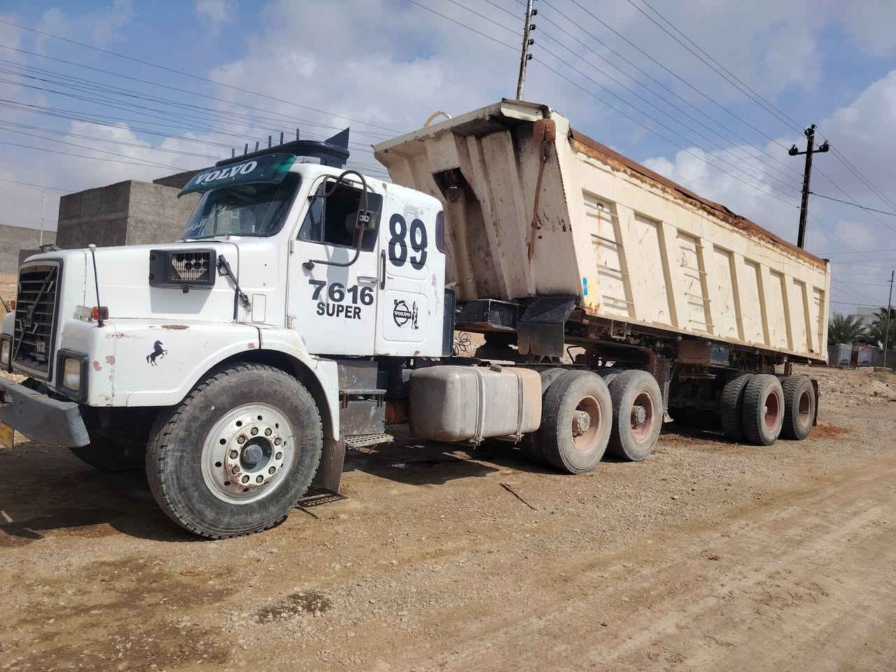 سلام عليكم من رخصت الكروب سياره فالفو للبيع مكفول كفاله عامه مكينه وكير وشاصي تخم تاير أرقام تحويل  *********** سعر ٢٥٠ دافترين ونص وبيه مجال انا مكلف بل نشر تفاصيل على الرقم
