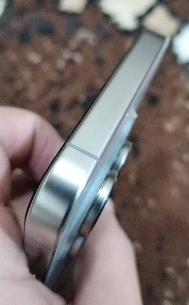 ايفون 15 برو ماكس تيتانيوم
بطارية:100

ذاكرة:٢٥٦

نموذج:ZA 

دبل سيم كارتونة الاصلي موجود

الجهاز جلخ مابي ووتر بروف ملحقات:
كفر اصلي اضافي، حماية كامرات اصلية..
ب ١٢٠٠
***********
***********
