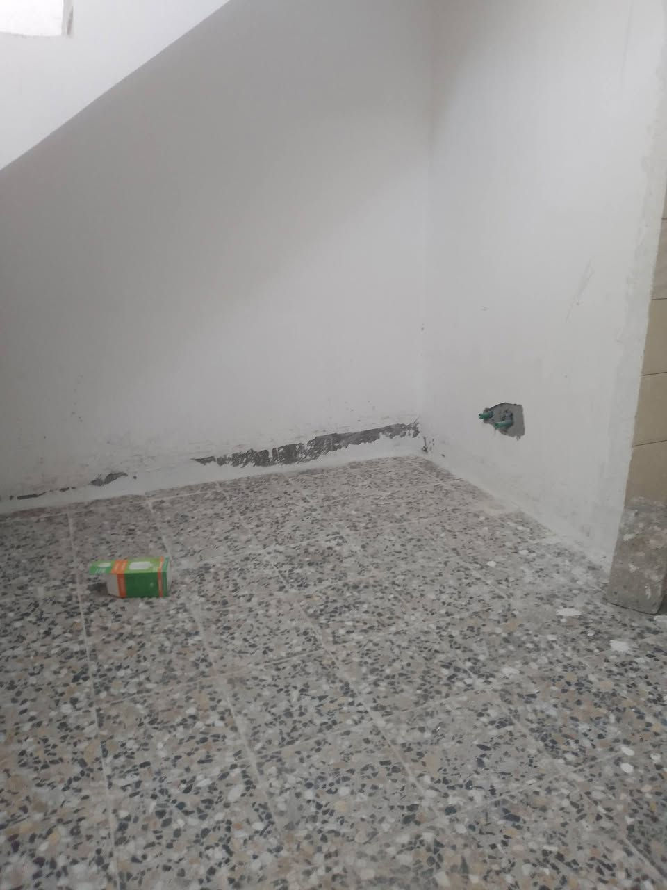 مساحتة 100 متر 

قيد إنشاء تستلم مفتاح كامل

يحتوي على غرفة مطبخ استقبال هول خدمات 

( تبليط مجاري كهرباء ماء)

السعر 60 وبي مجال 

الاستفسار ***********
