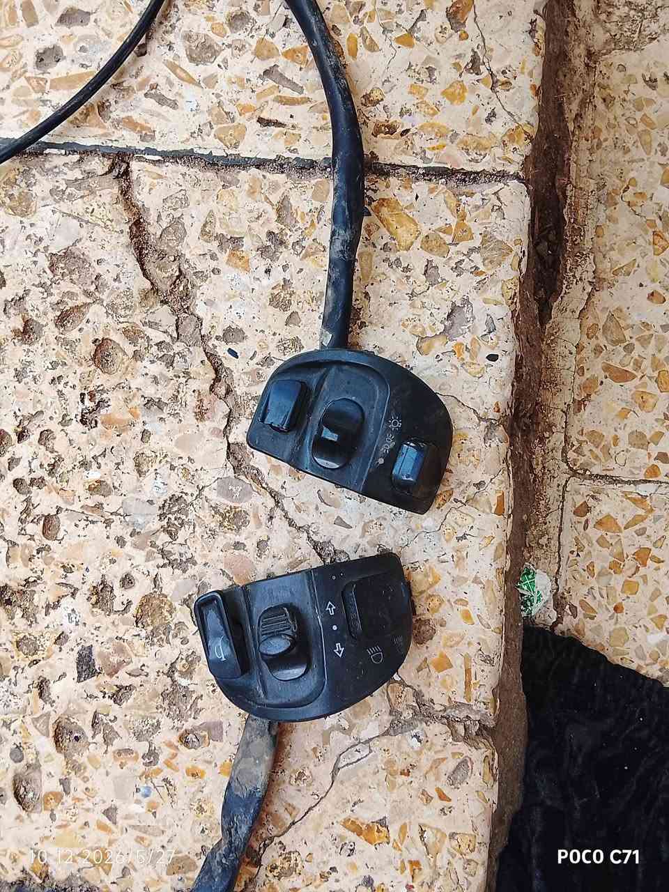 تاير جلاتين اصلي عدد 2خلفي امامي 
سلف ع فحص 
ملف ع فحص 
كتف شحن 
عقل 
تحكمات ستيرن إشارة سلف هورن دبل إشارة 
كويل 
ستاند كهربائي هوة والحساس 
مازدة خلفية ك فحص 
مازدة أمامية ع فحص بيهة زنون اصلي ورماش ازرك 
صالنصة 
شيال هاوزن بلادي 
دبلات خلفية عدد 2
دبلات امامي عدد 2
جوزة وياهة واير قفل جنطة 
يدة بريك امامي وعمبار دهن 
يدة بريك خلفي وياهة واير بريك 
يدة سكليتر وياهو الواير 
كابريتر
كيج شغال ع فحص 
فلاوين 
مروحة فلاوين
سبايدر خلفي 
مكاني حي النصر 
***********
