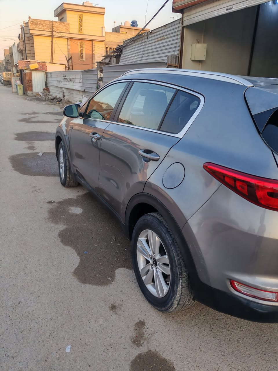 السلام عليكم
كيا سبورتج امريكي موديل 2017
نص مواصفات 
سياره جديه مال جناي تخم تاير جديد صدر امامي خلفي جديد على وضع الشركه تبريد ثلج 
ماشيه 46000 
حادث جاملغ وبنيد وشويه من باب الصدر حادث سطحي
رقم بغداد بسمي  اخوان مكلف بلنشر اتصل على صاحب السياره
مكان السياره بغداد الدوره
للستفسار اكثر ومعرفه التفاصيل 
اتصل *********** بي واتساب
