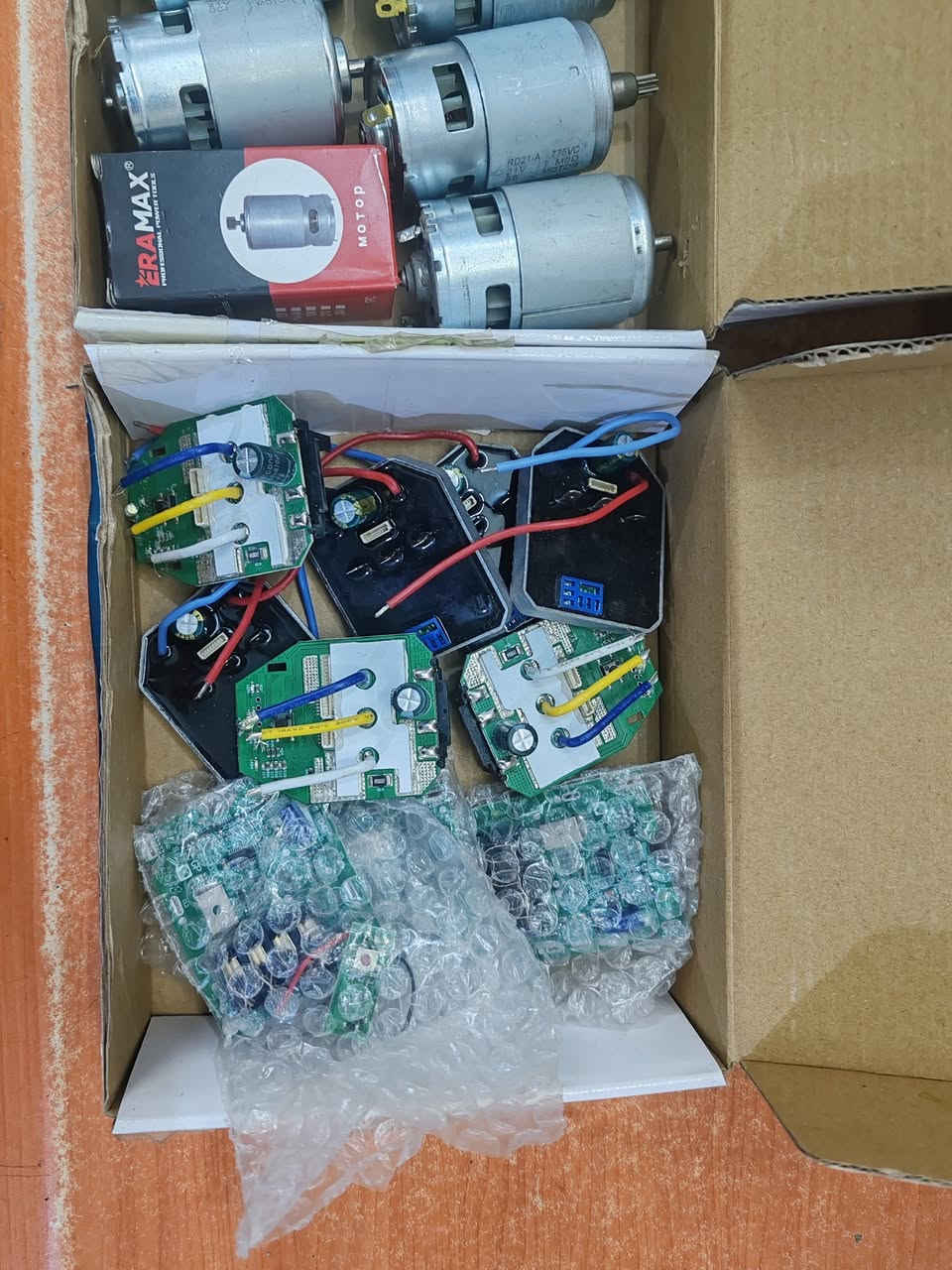 قطع غيار بارك سايد البيع كل الكمية للتواصل ***********
