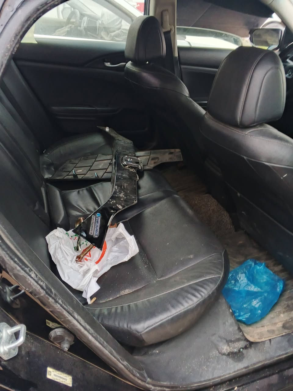 سلام عليكم هوندا انسايت موديل 22تورنك فول مواصفات ضربته من امريكا بس قبق جنطه وانضربت هنا بل عراق مثل ماموضح والسياره بجم كبس السعر70وبيها مجال قليل مكانه بصره رقم ***********
