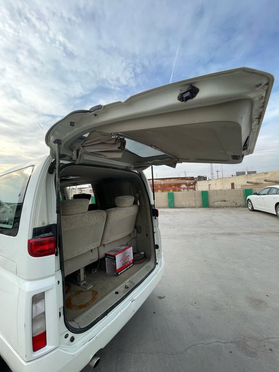 نيسان الكراند 2005
محرك وكير vvt
7راكبًً

السعر
60
بيه مجال 

***********
