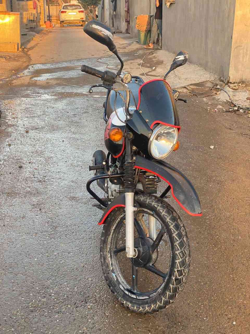 بوكسر موديل 18  اربعة كير جبلي رقم وسنوية وهزة لل27 بسمي تحويل مباشر سعر 1150 وبيها مجال مكينة مفتوحة شغالة وجاهزة مابيهة اي نقص مكاني بغداد ***********
