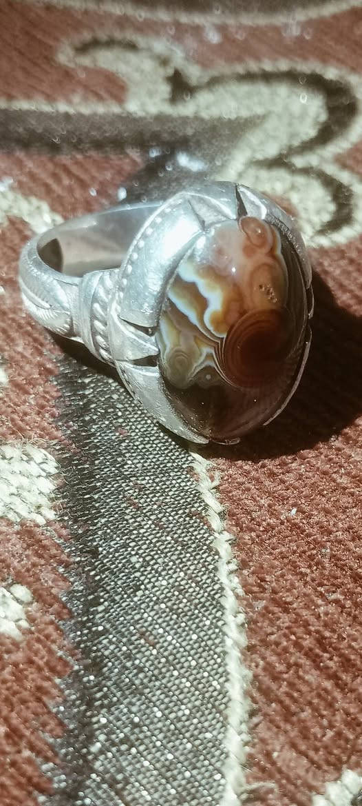 سلام عليكم هاذا خاتم للبيع


**إذا كنت صاحب هذا الإعلان وتريد حذفه لأي سبب، رجاءا أرسل رسالة إلى الدعم الفني**