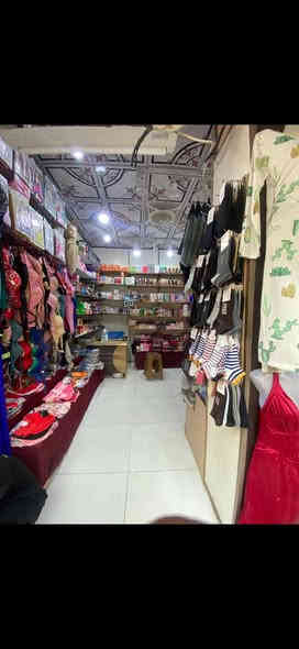 سلام عليكم اخوتي المحل للبيع كامل ملحقاته من سبلت وكلشي محل مناقصه شي رايده ب9 مليون قفل عنواني ناصريه شارع النيل رقمي *********** ناصرية
