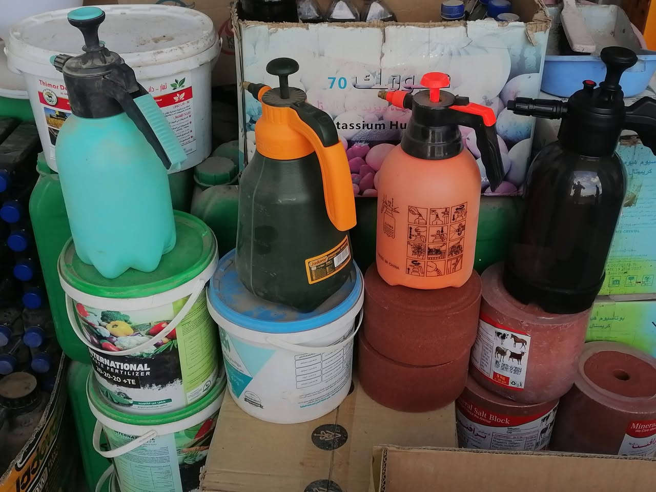 تم بحمد وصول وجبه جديده من الشعير الصيفي بونيكام اصباني مرشات ٢ لتر عادي اصلي مرشه ١٦ لتر علف أربيل فيد بقري تسمين اسعار مناسبه جدآ جدآ جدآ جمله مفرد العنوان القياره قريه الجدعه الشارع العام مقابل مجمع ابو عطيه رقم الهاتف *********** علي
