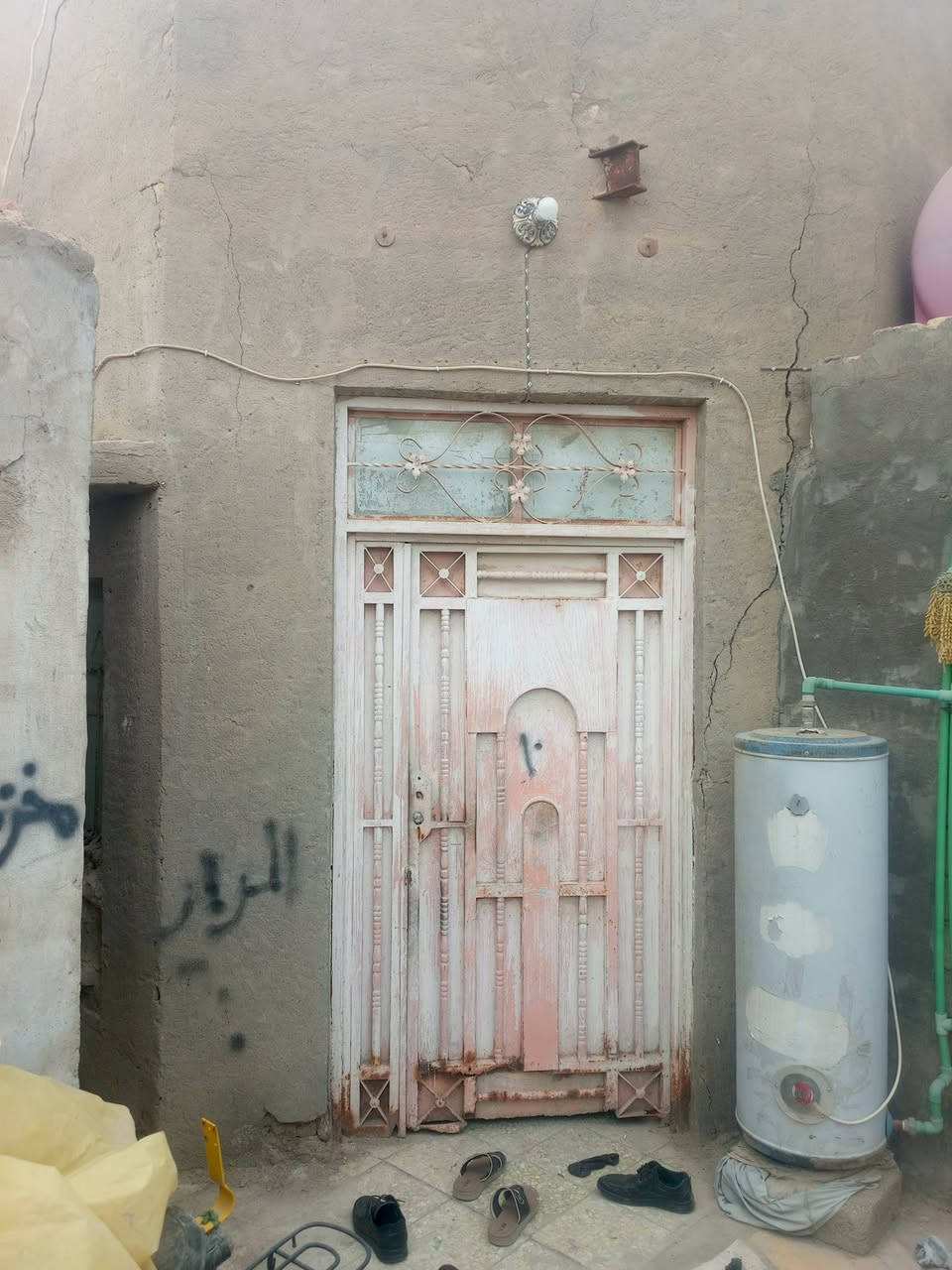 بيت البيع بحي غزه مقابل الروضه براني ومطبخ وصاله4 غراف ثنين الطابق الارضي وثنين  الطابق الثاني اسعر 90وبي مجال واذا مروس ب قطعه للجزيره وفرق ‏‪***********‬‏
