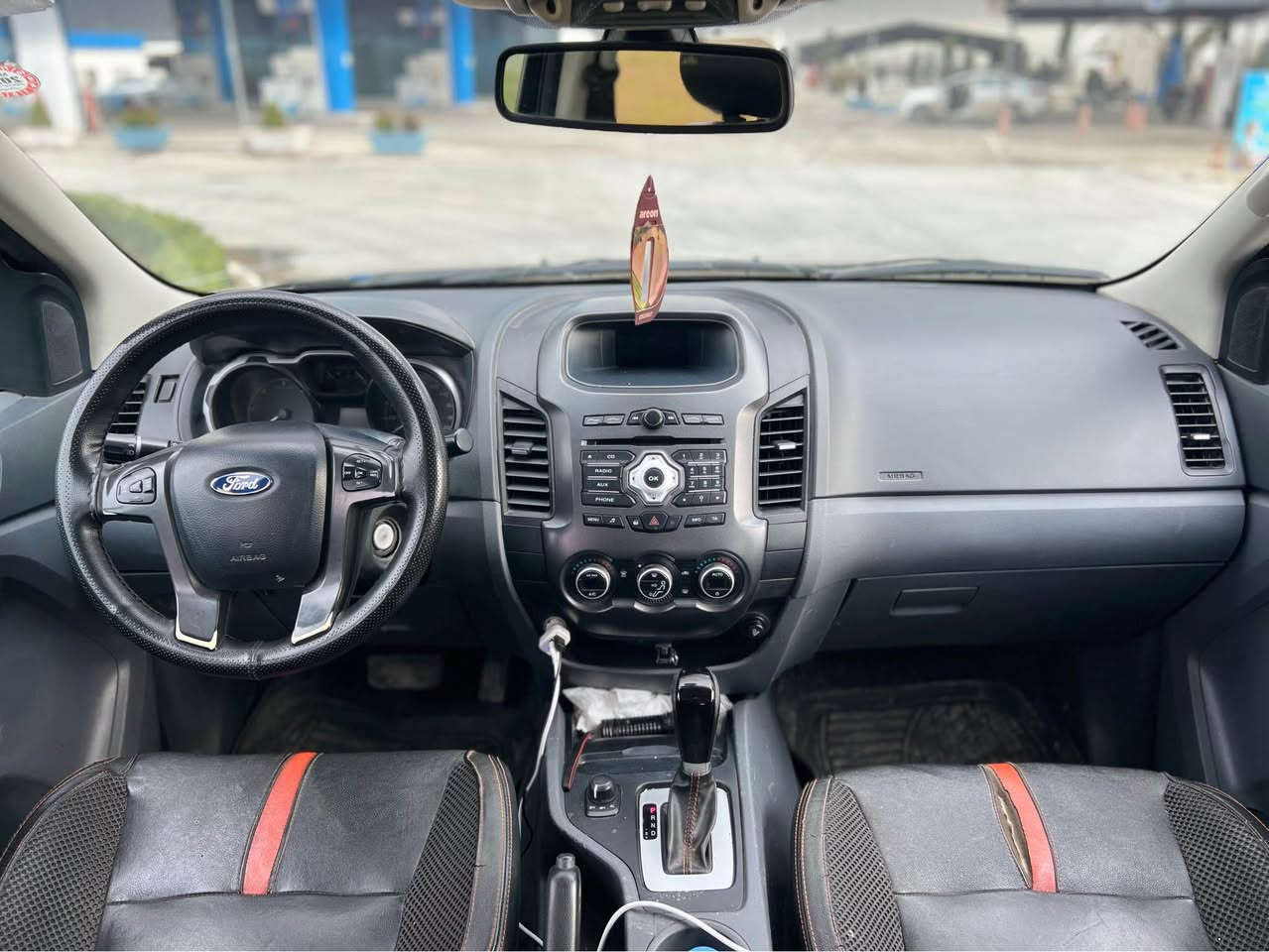 فۆرد ڕەنجەر مۆدیل ٢٠١٥ گاز ٥ پستۆن گێر مەکینە ئەکسل بەشەرت سەنەوی تازەیە بەناو خۆم وەیە ٤ تایەی تازەی لەژێر دایە ١ پەڵەی بۆیاغە بەبێ دەعم و لێدران زۆر جوانو پاکە قەۆات مواسەفاتە کوشن کارەبا و تەعدیل سرعە نرخی ١٥٥ مجال ژ.م*********** رانية, السليمانية
