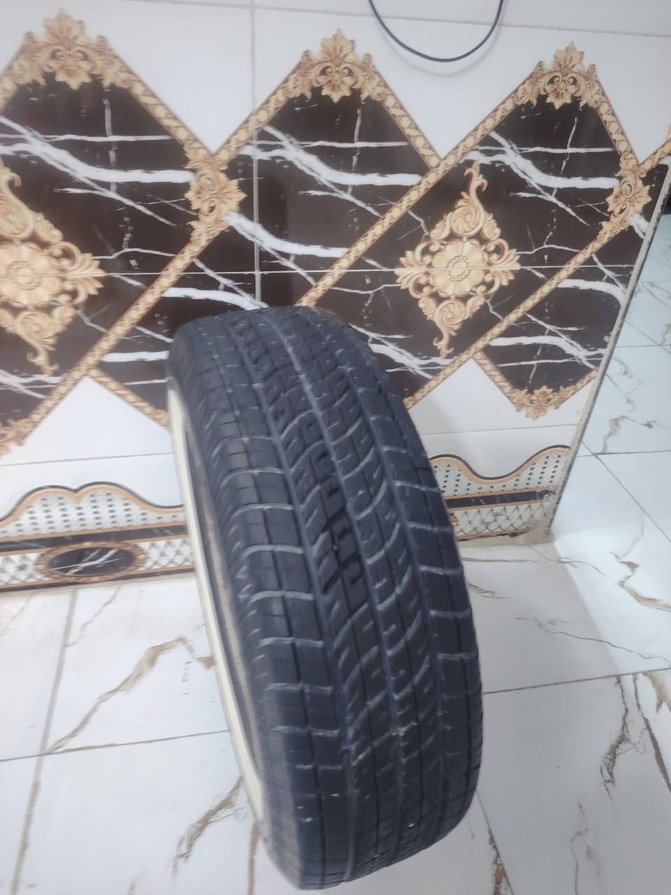 سلام عليكم ورحمة الله وبركاته عندي تاير كيه بريجو  جديد للبيع ابو الخطه البيضه كامل هوه ويله منفوخ كامل مكاني كربلاء اسعره 50الف***********
