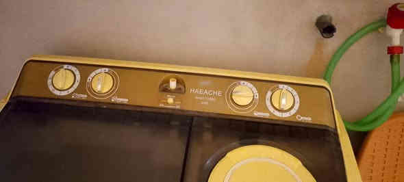 السلام عليكم 
#للبيع
غسالة عادية نوع هيتاشي الخليجي الاصلي مستعمله مطاوراتها الاصلية  حجم 10 كيلوات 
الغسل تشتغل التنشيف يعوزو تصليح بسيط 
مكاني الموصل الايسر 
السعر ٦٠ بي مجال التواصل عالرقم ***********
