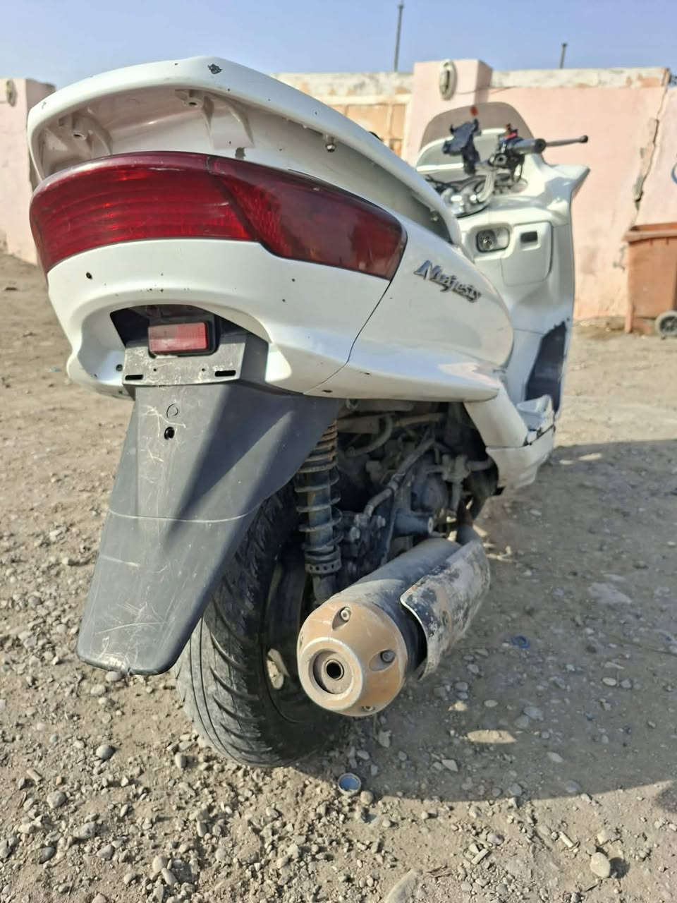 مكلف بالنشر دراجة ماجسته للبيع 
السعر : 675 وبيه مجال 
الشراي يتصل على رقم صاحب الدراجة 

‭0777 559 1382‬
