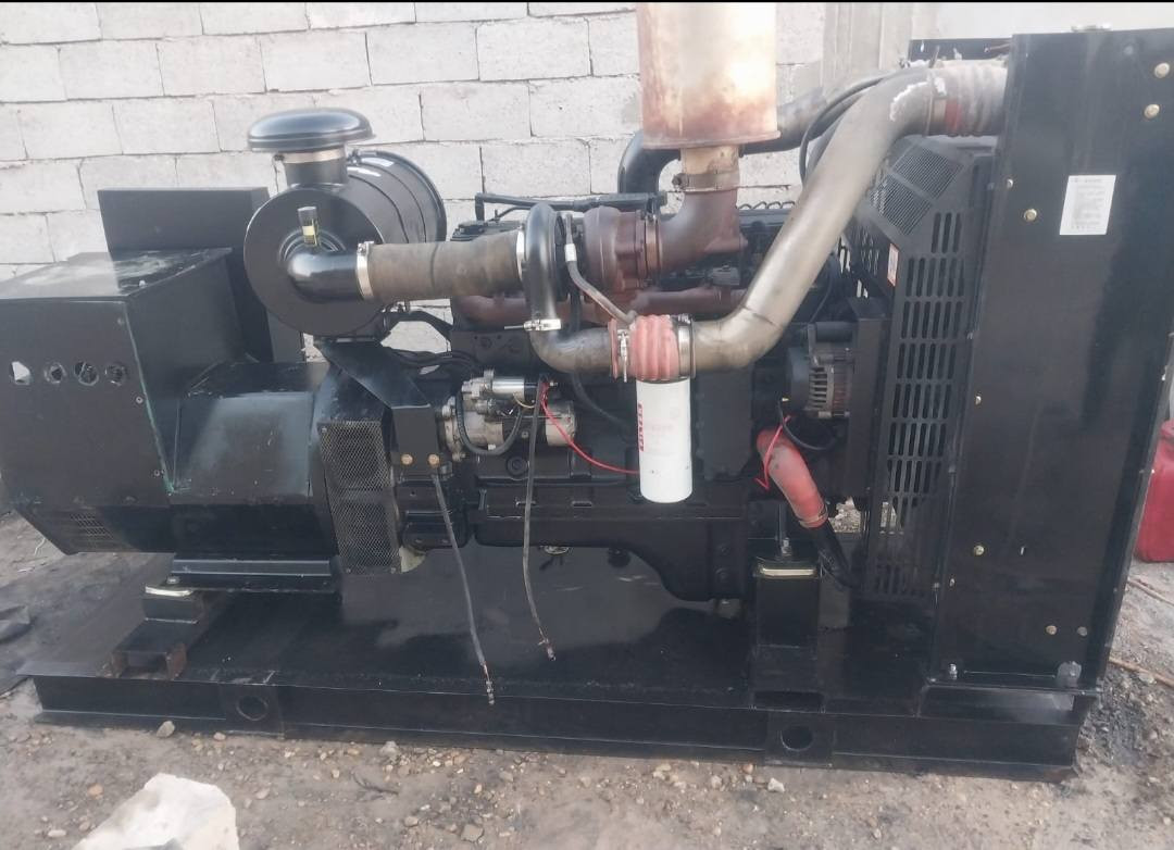 سلام عليكم عندي مولد مكينه كمنز ٢٤ ولف توليد٢٥٠ كيفي  نحاس اصلي ستفسار نتصل عله رقم ***********
