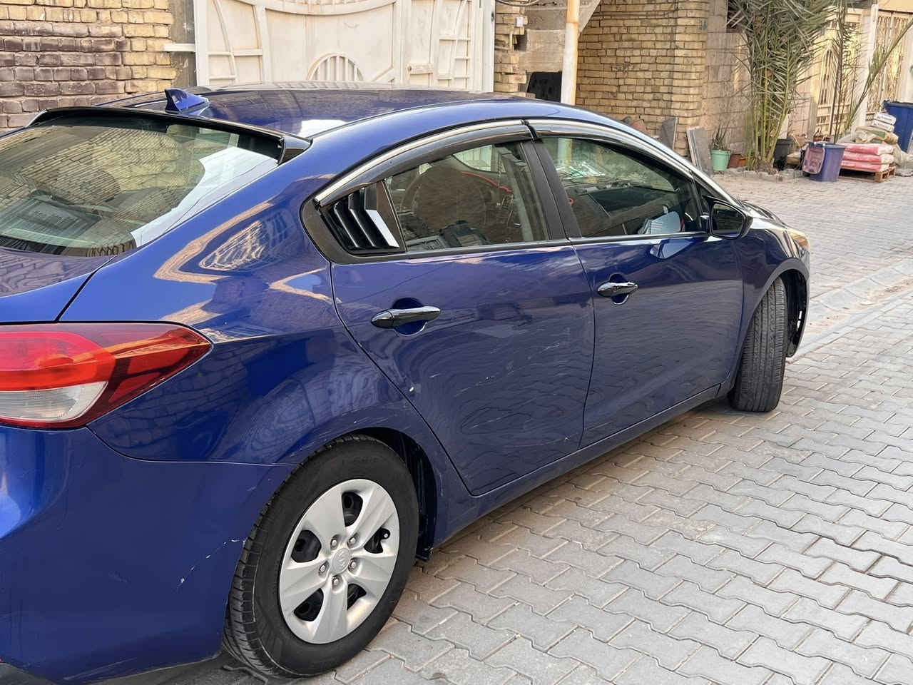 سلام عليكم 😍
فورتي 17 امريكي للبيع لون ازرق رقم انكليزي بغداد باسمي سنويتها لل29😎 شوكت متريد احولك 🥰

محرك 2000 دوش مكفول كفاله عامه 
كير محرك كله  وتبريد  مكفول

ضربتها  بنيد  وجاملغ عكس سايق   ثنيهن مصبوغات
جاملغ سايق مفتوح وبي بارد شويا☺️ بيبان بيها شخوط  يعني يحتاجلها بوليش ترجع تخبل
بيها ضربه خفيفه بالباب وره صارت عندي جديده 
مواصفات 
كامره خلفيه
انظمه قياده ايكو _ نورمال _ سبورت
 شاشه اعطال 
سياره ماشيه 88 
مثبت سرعه
بيها مواصفات
 
 مسويلها ادامه قبل شهرين كامله وباتري جديد

ودوشمه كراسي جلد دوشمه ارضيه وصندوق مسويلها

منظومه زنون كامله كله لد ابيض 

سعرها 115 ورقه  وبيها مجال بسيط

هذا رقمي *********** وبي واتساب وموجود على ماسنجر
