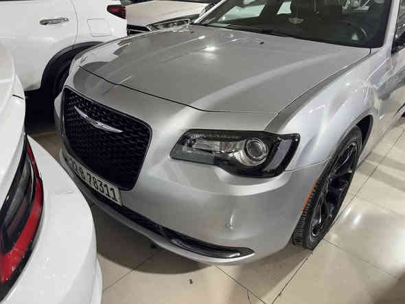 السلام عليكم 
كلايسلر 2022 وكالة هارلم للبيع فقط S فول مواصفات 
- بصمة 
- تشغيل عن بعد 
- رادرات امامي جابني 
- صدمة 
- سياقة ذاثية 
- حساسات امامي خلفي 
- المري قلاب 
- بنراما 
  هواي مواصفات بيها 
بيها بارد شبر بل جاملغ الخلفي فقط والباقي كفالة كالة 
للاستفسار *********** 
السعر 340$
