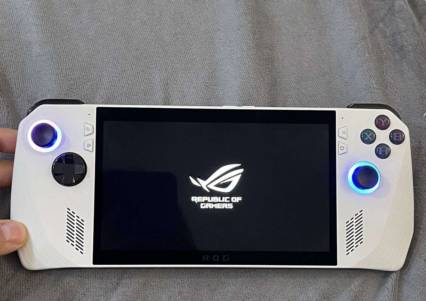 اسوس روج اكستريم

نضافه 95

السعر ب 450 وماكو هيج سعر للاكستريم

متوفر توصيل لجميع المحافظات 

***********
