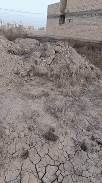 قطعه للبيع المسافه 208م الواجة 8 م والطول 26م  منطقه حي الكوفه مقابيل ...