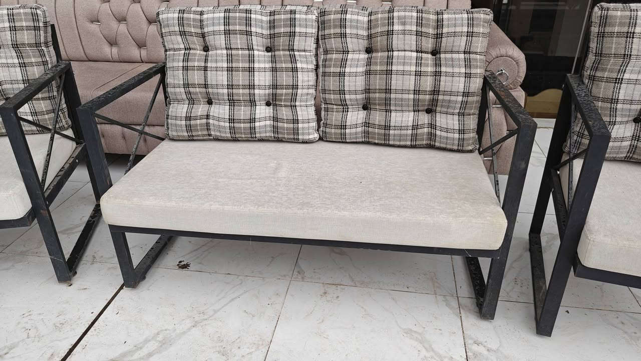 كراسي حديقه مستعمل نظيف جدا جدا 
ثلاث قطع كراسي نظافة 90% تقريبا 
للطلب والاستفسار يرجى زيارة موقعنا في الموصل سايدين القادسية الاولى قرب جامع علي بن ابي طالب مقابل ملعب الأمواج أو الاتصال على الارقام التاليه
***********
***********
