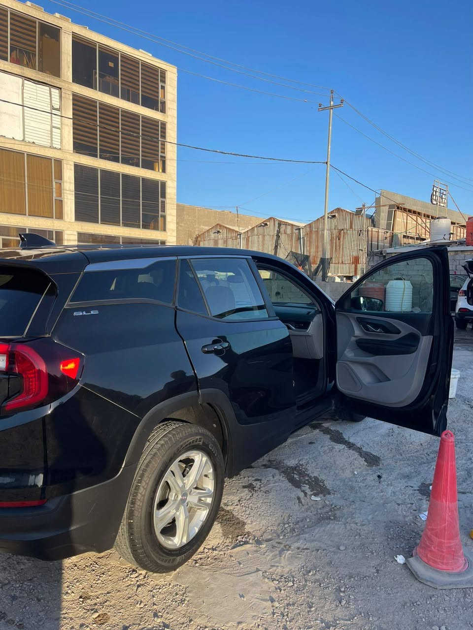 2022 موديل
جاملخ خلفي ونص باب الخلفي صبغ
السعر 150 وبيها مجال قليل
***********
